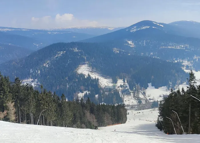 Enjoyharrachov Atraktivni Klidne Studio 3 V Centru Harrachova S Parkovanim, Velkou Terasou, Wifi-Wlan, Sat Zdarma, Moznosti Dobijeni Auta, Vyhledem Do Zahrady A Na Romanticky Kostelik