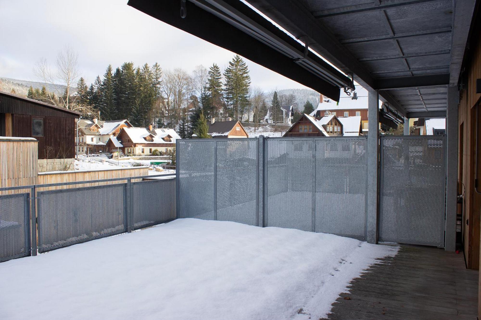 Enjoyharrachov Atraktivni Klidne 3 V Centru Harrachova S Parkovanim, Velkou Terasou, Wifi-wlan, Sat Zdarma, Moznosti Dobijeni Auta, Vyhledem Do Zahrady A Na Romanticky Kostelik Harrachov