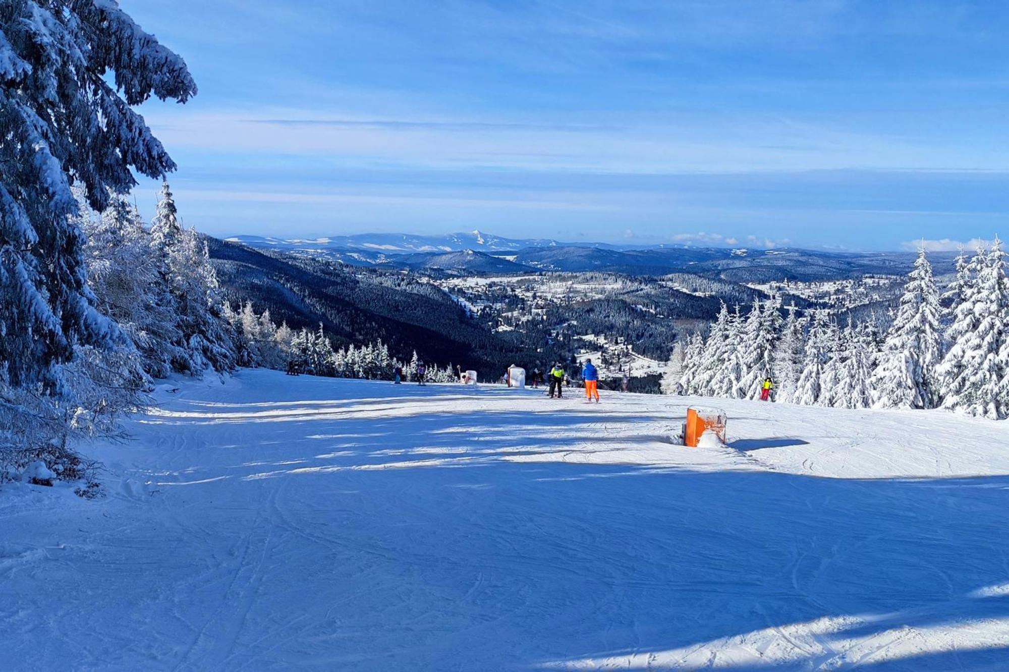 Enjoyharrachov Atraktivni Klidne 3 V Centru Harrachova S Parkovanim, Velkou Terasou, Wifi-wlan, Sat Zdarma, Moznosti Dobijeni Auta, Vyhledem Do Zahrady A Na Romanticky Kostelik *