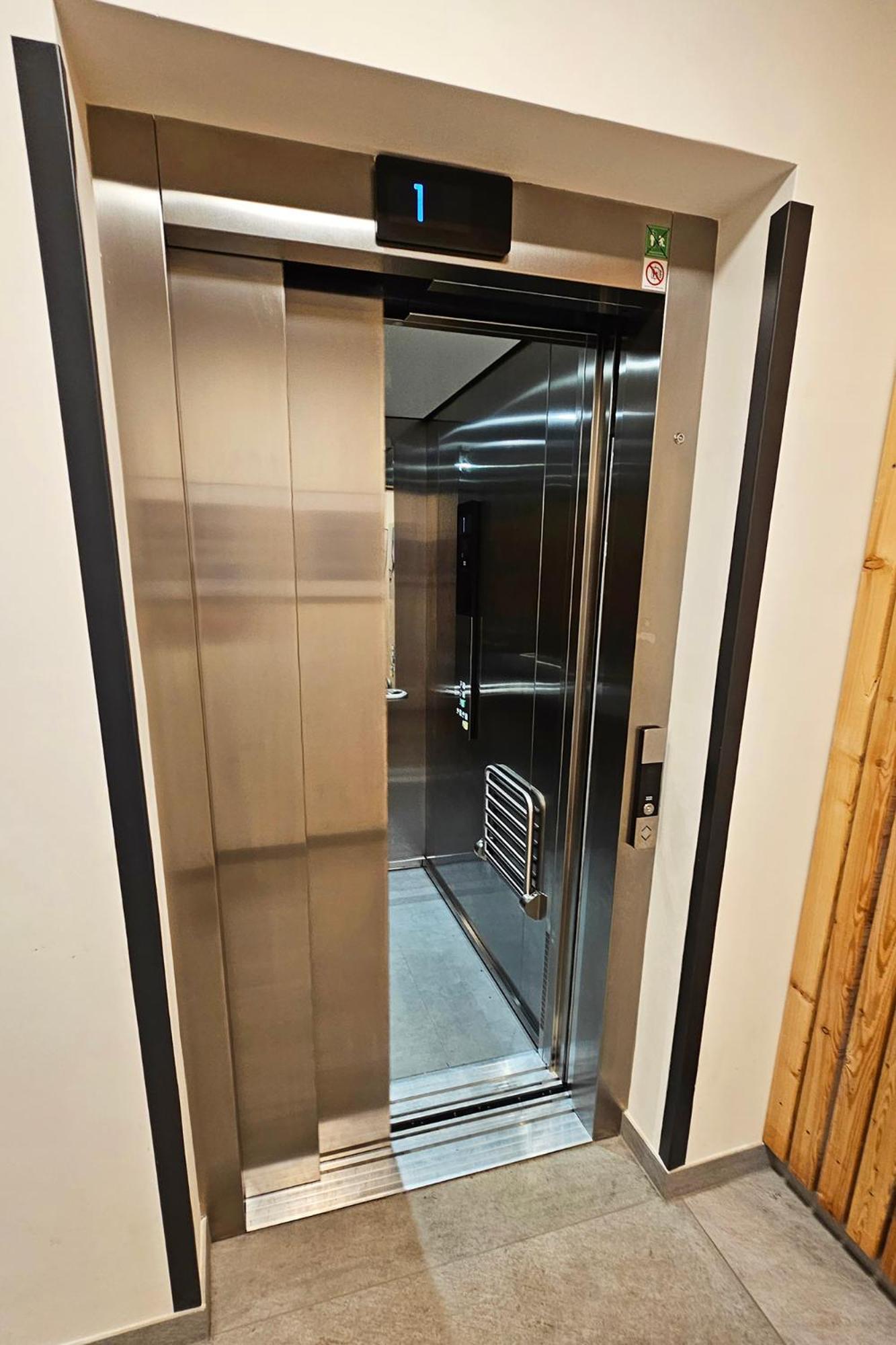 Apartment Enjoyharrachov Atraktivni Klidne 3 V Centru Harrachova S Parkovanim, Velkou Terasou, Wifi-wlan, Sat Zdarma, Moznosti Dobijeni Auta, Vyhledem Do Zahrady A Na Romanticky Kostelik Harrachov