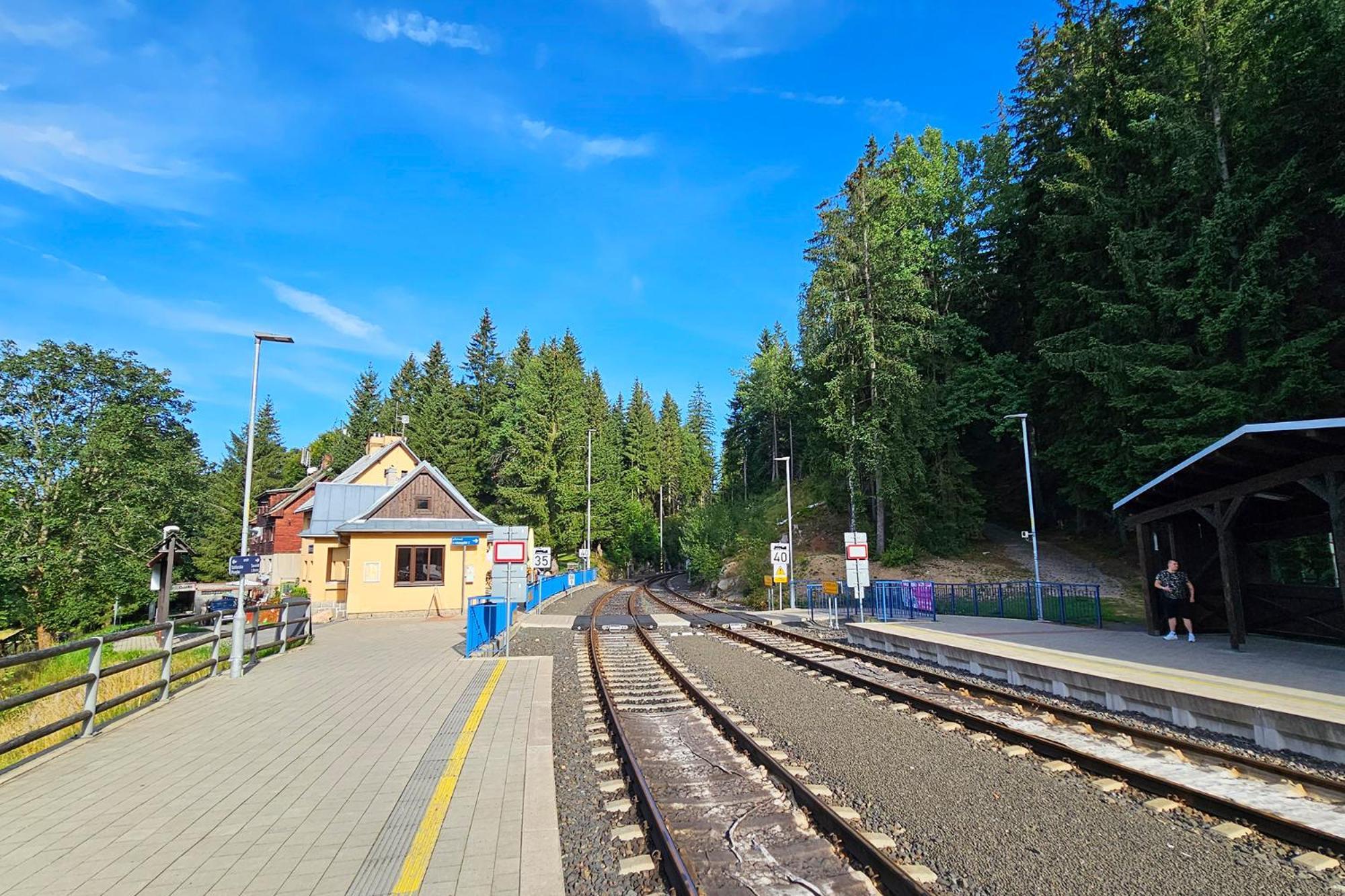 Enjoyharrachov Atraktivni Klidne 3 V Centru Harrachova S Parkovanim, Velkou Terasou, Wifi-wlan, Sat Zdarma, Moznosti Dobijeni Auta, Vyhledem Do Zahrady A Na Romanticky Kostelik Apartment *