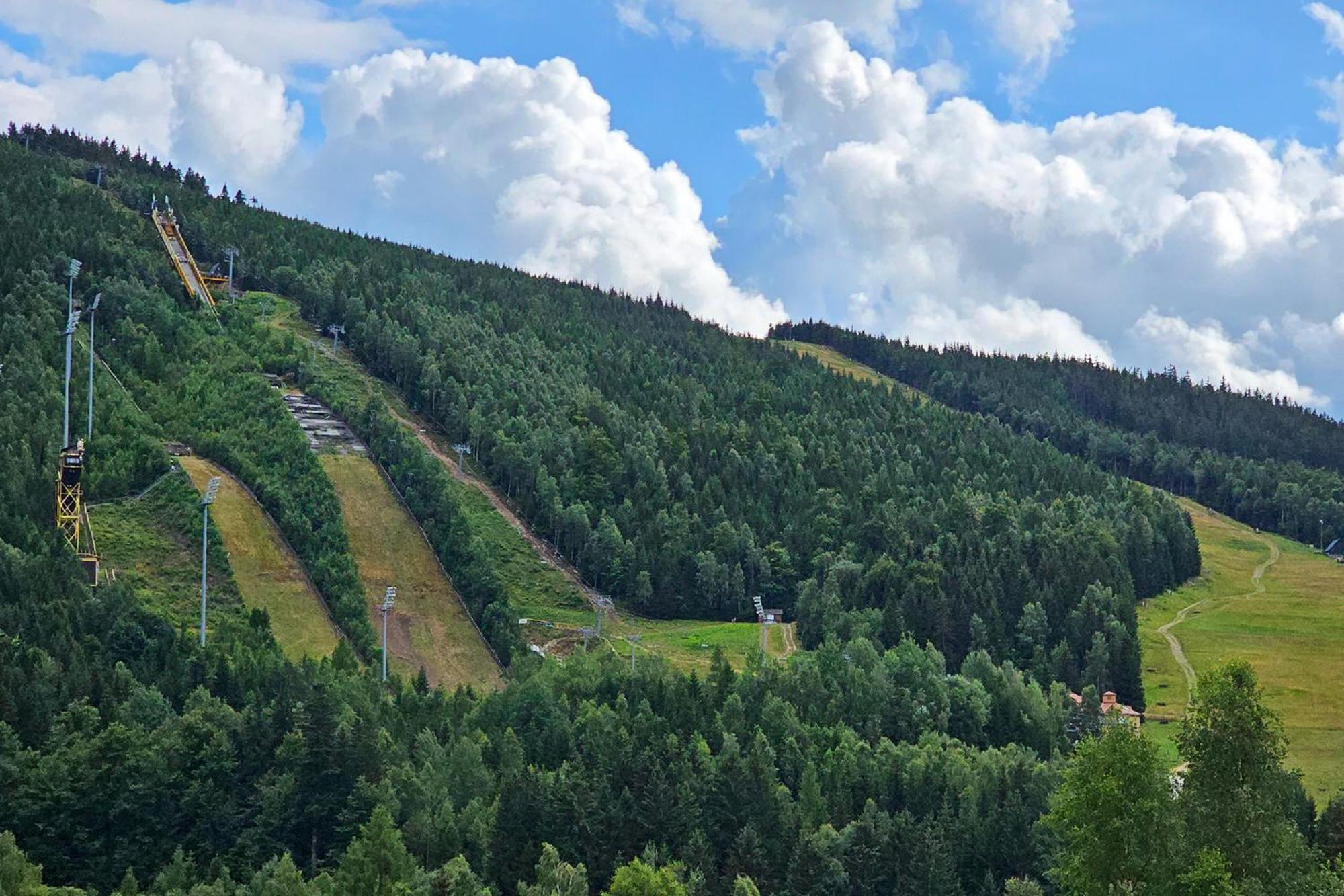 Enjoyharrachov Atraktivni Klidne 3 V Centru Harrachova S Parkovanim, Velkou Terasou, Wifi-wlan, Sat Zdarma, Moznosti Dobijeni Auta, Vyhledem Do Zahrady A Na Romanticky Kostelik Harrachov