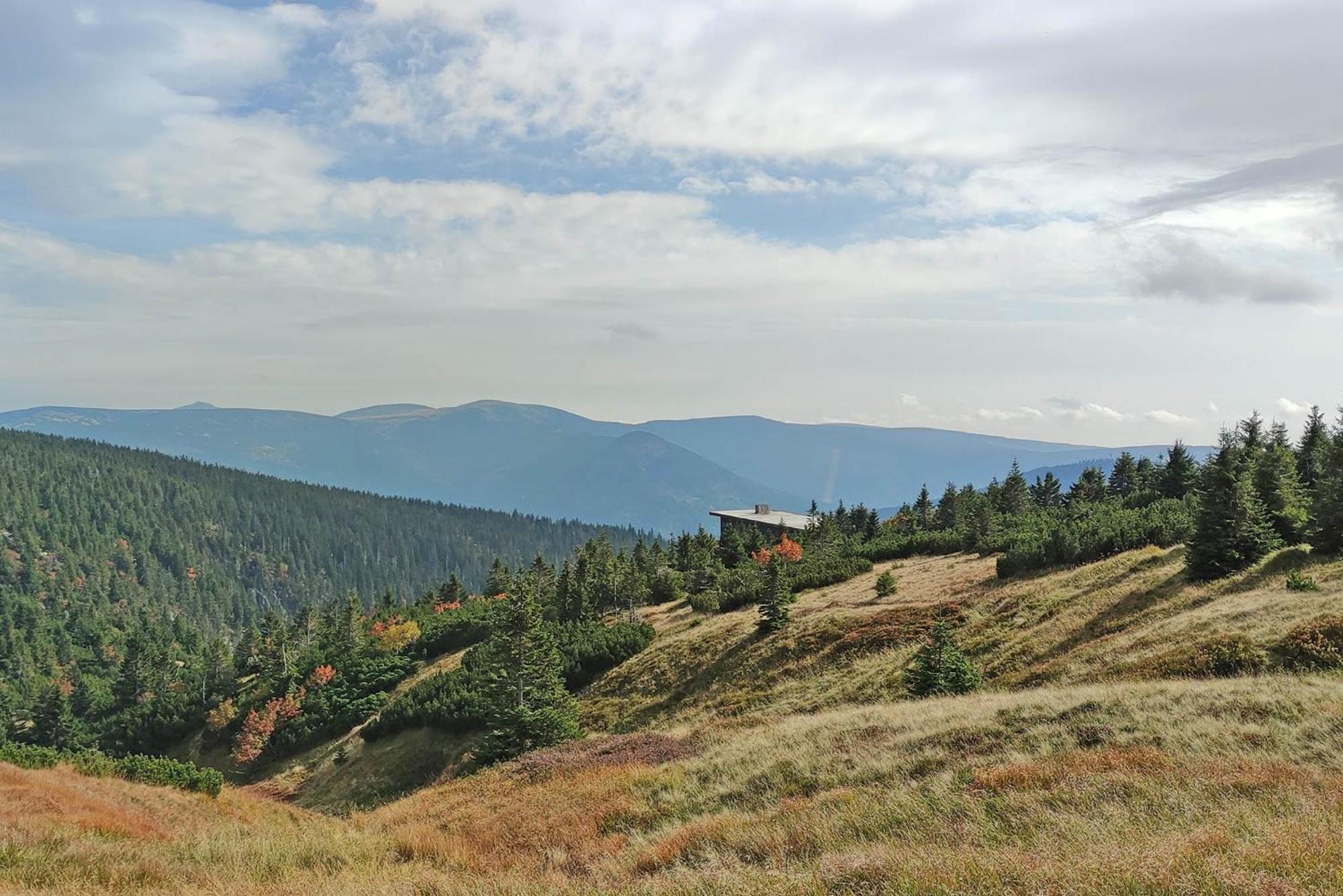 Enjoyharrachov Atraktivni Klidne 3 V Centru Harrachova S Parkovanim, Velkou Terasou, Wifi-wlan, Sat Zdarma, Moznosti Dobijeni Auta, Vyhledem Do Zahrady A Na Romanticky Kostelik * Harrachov