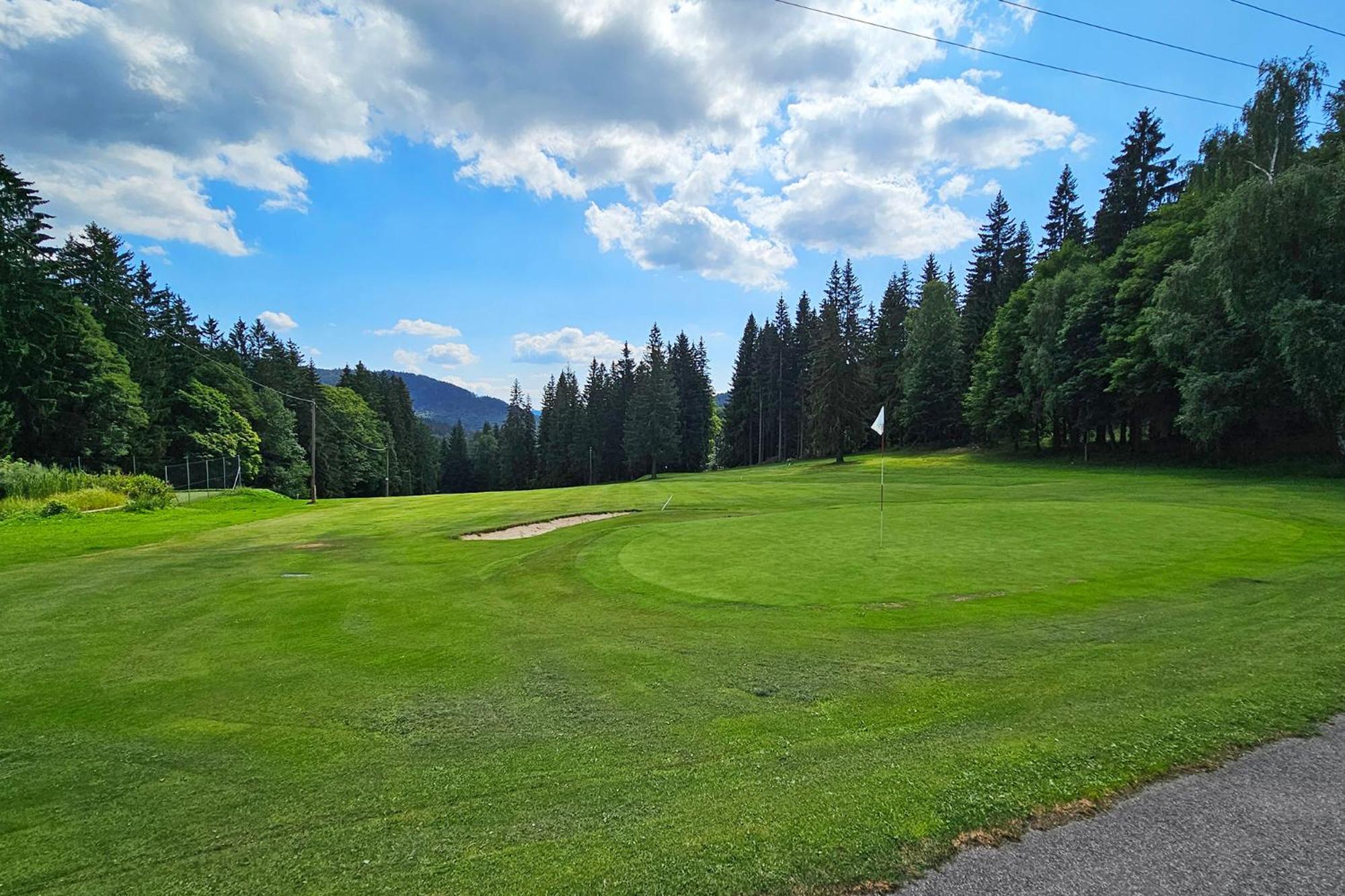 Apartment Enjoyharrachov Atraktivni Klidne 3 V Centru Harrachova S Parkovanim, Velkou Terasou, Wifi-wlan, Sat Zdarma, Moznosti Dobijeni Auta, Vyhledem Do Zahrady A Na Romanticky Kostelik