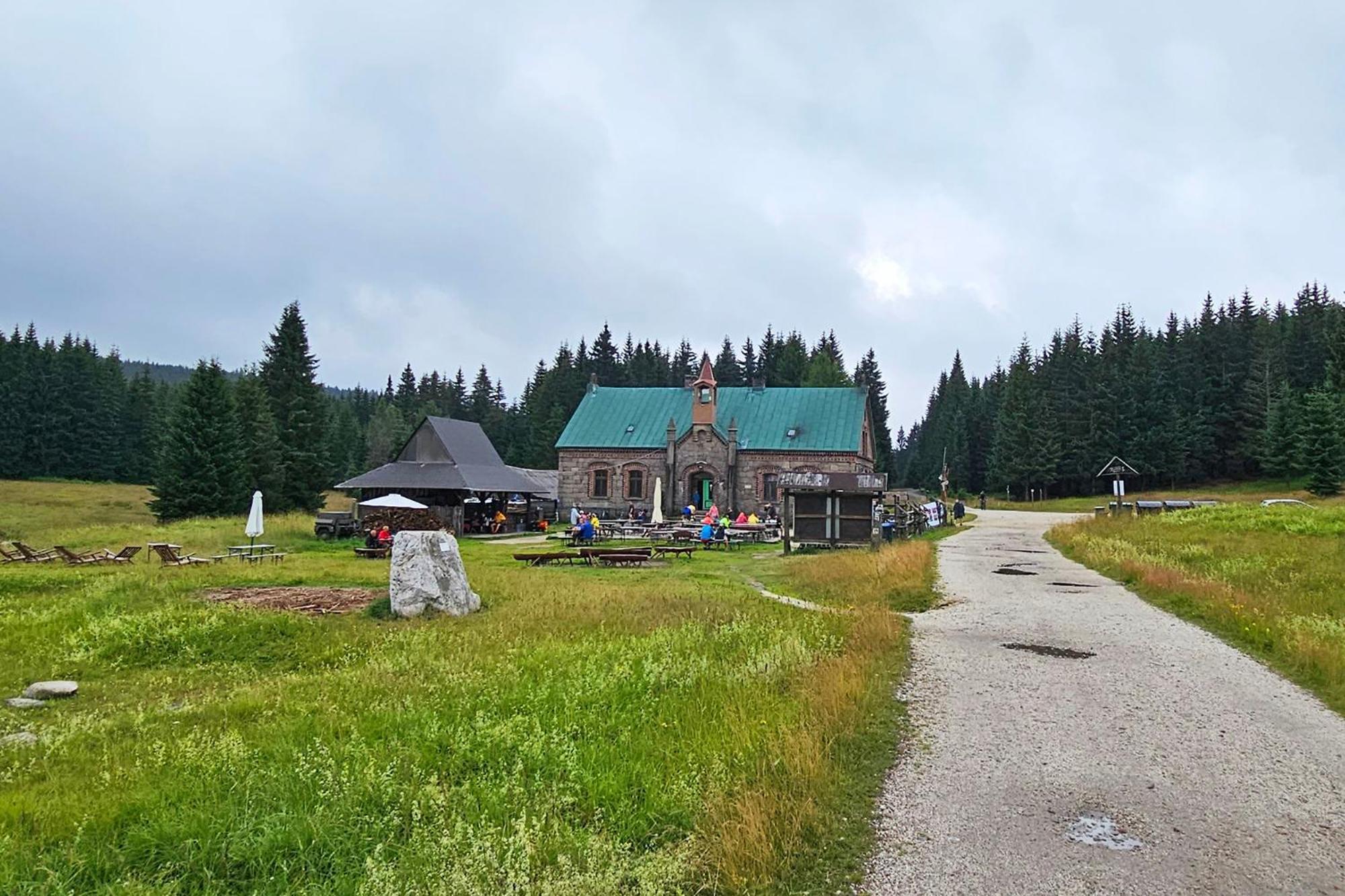 Enjoyharrachov Atraktivni Klidne 3 V Centru Harrachova S Parkovanim, Velkou Terasou, Wifi-wlan, Sat Zdarma, Moznosti Dobijeni Auta, Vyhledem Do Zahrady A Na Romanticky Kostelik Apartment Harrachov