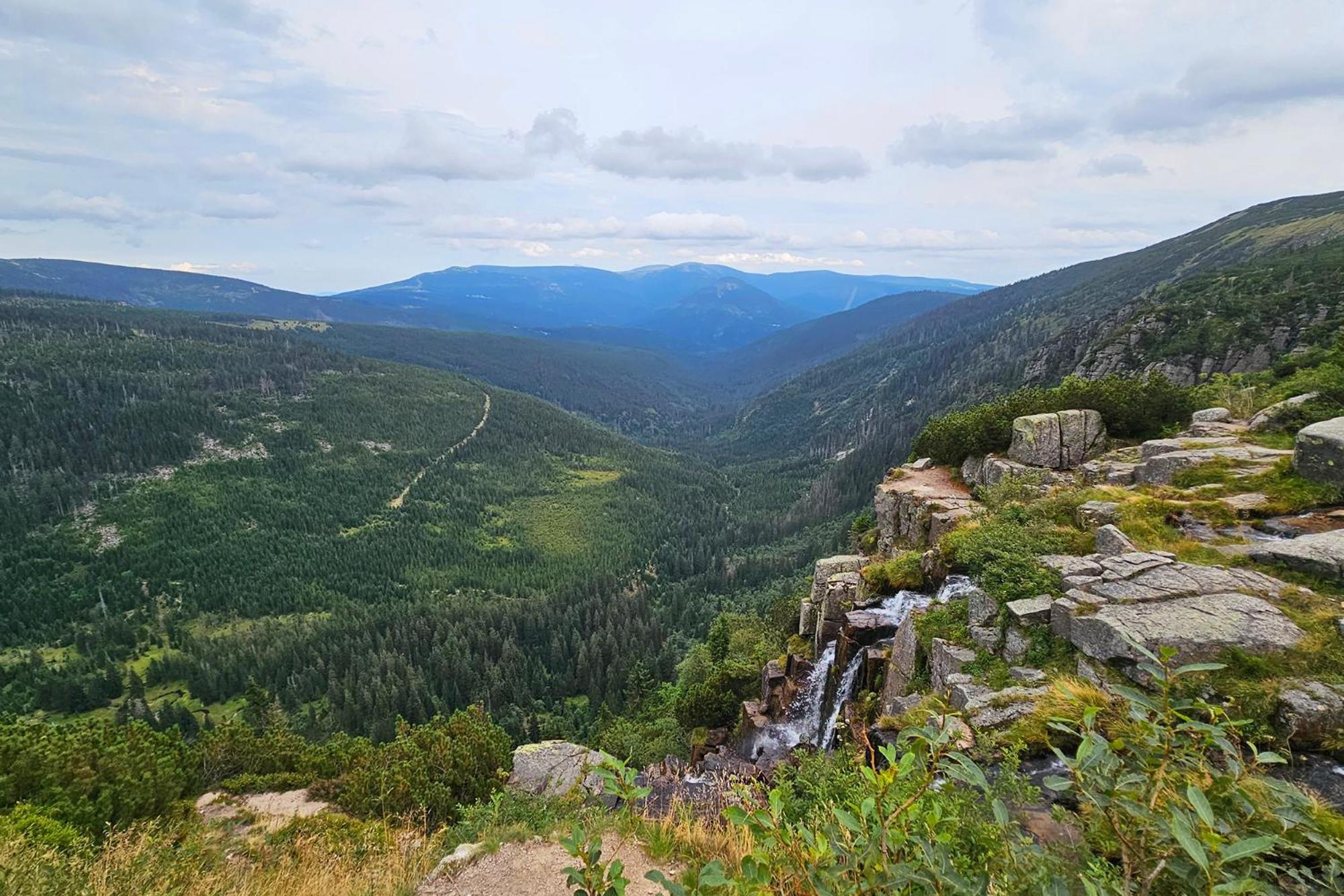 Enjoyharrachov Atraktivni Klidne 3 V Centru Harrachova S Parkovanim, Velkou Terasou, Wifi-wlan, Sat Zdarma, Moznosti Dobijeni Auta, Vyhledem Do Zahrady A Na Romanticky Kostelik Harrachov