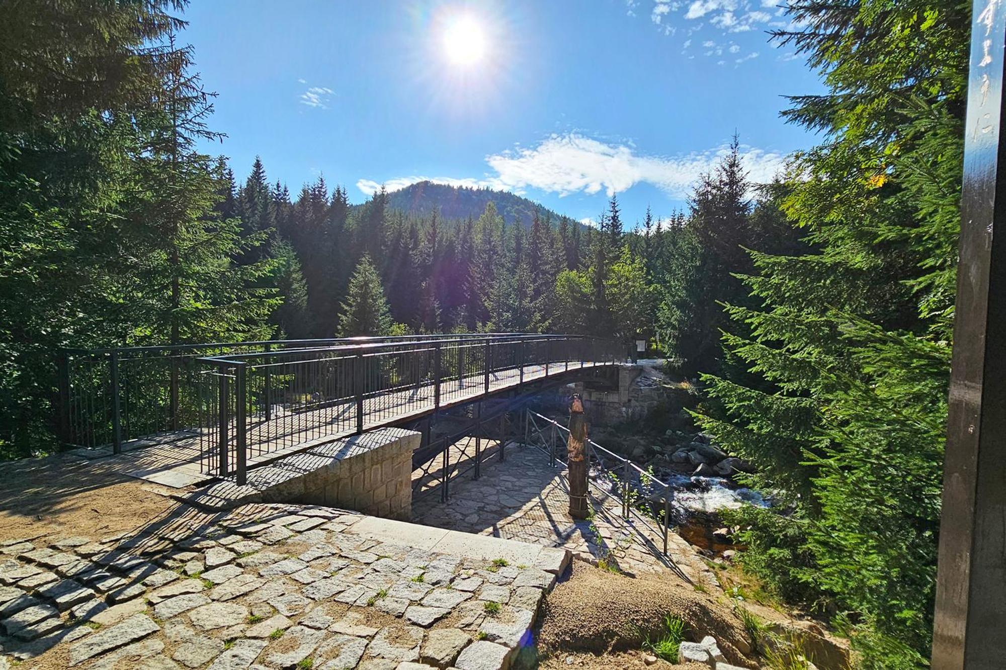 Apartment Enjoyharrachov Atraktivni Klidne 3 V Centru Harrachova S Parkovanim, Velkou Terasou, Wifi-wlan, Sat Zdarma, Moznosti Dobijeni Auta, Vyhledem Do Zahrady A Na Romanticky Kostelik