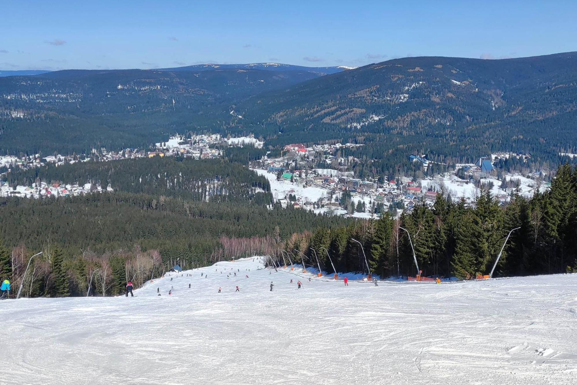 Enjoyharrachov Atraktivni Klidne 3 V Centru Harrachova S Parkovanim, Velkou Terasou, Wifi-wlan, Sat Zdarma, Moznosti Dobijeni Auta, Vyhledem Do Zahrady A Na Romanticky Kostelik *