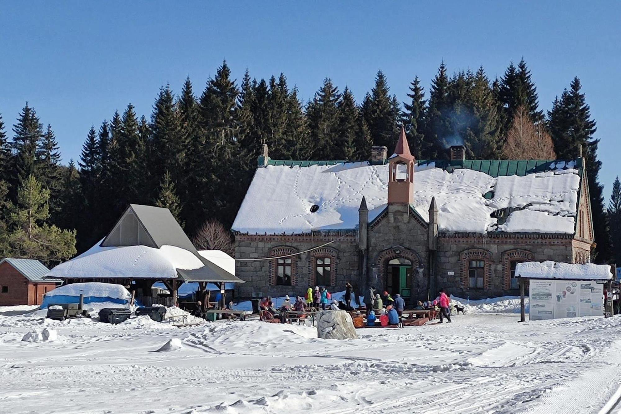 Enjoyharrachov Atraktivni Klidne 3 V Centru Harrachova S Parkovanim, Velkou Terasou, Wifi-wlan, Sat Zdarma, Moznosti Dobijeni Auta, Vyhledem Do Zahrady A Na Romanticky Kostelik