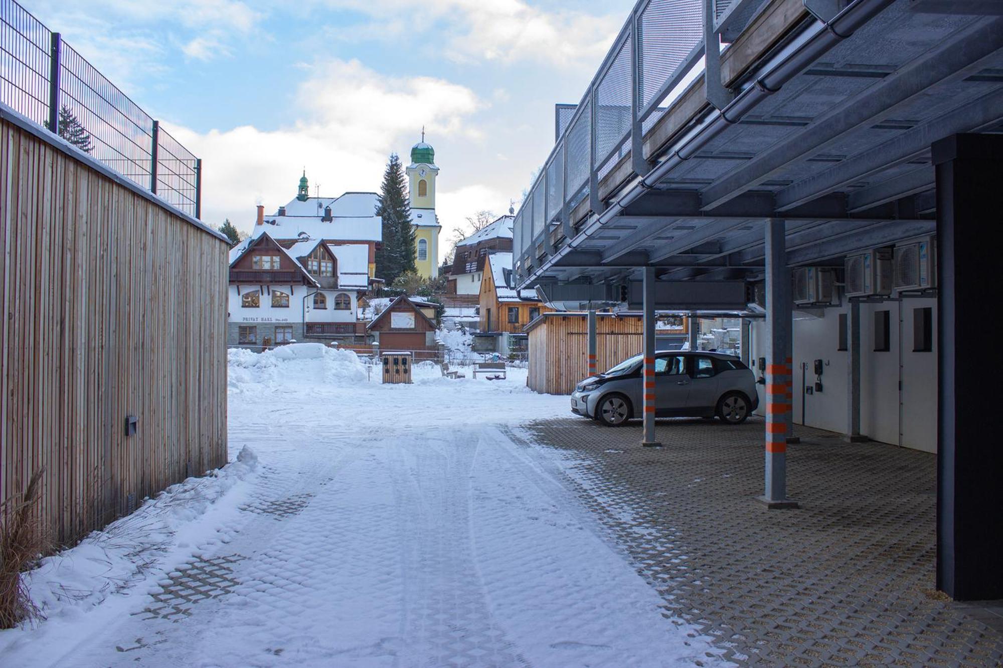 Apartment Enjoyharrachov Atraktivni Klidne 3 V Centru Harrachova S Parkovanim, Velkou Terasou, Wifi-wlan, Sat Zdarma, Moznosti Dobijeni Auta, Vyhledem Do Zahrady A Na Romanticky Kostelik Harrachov